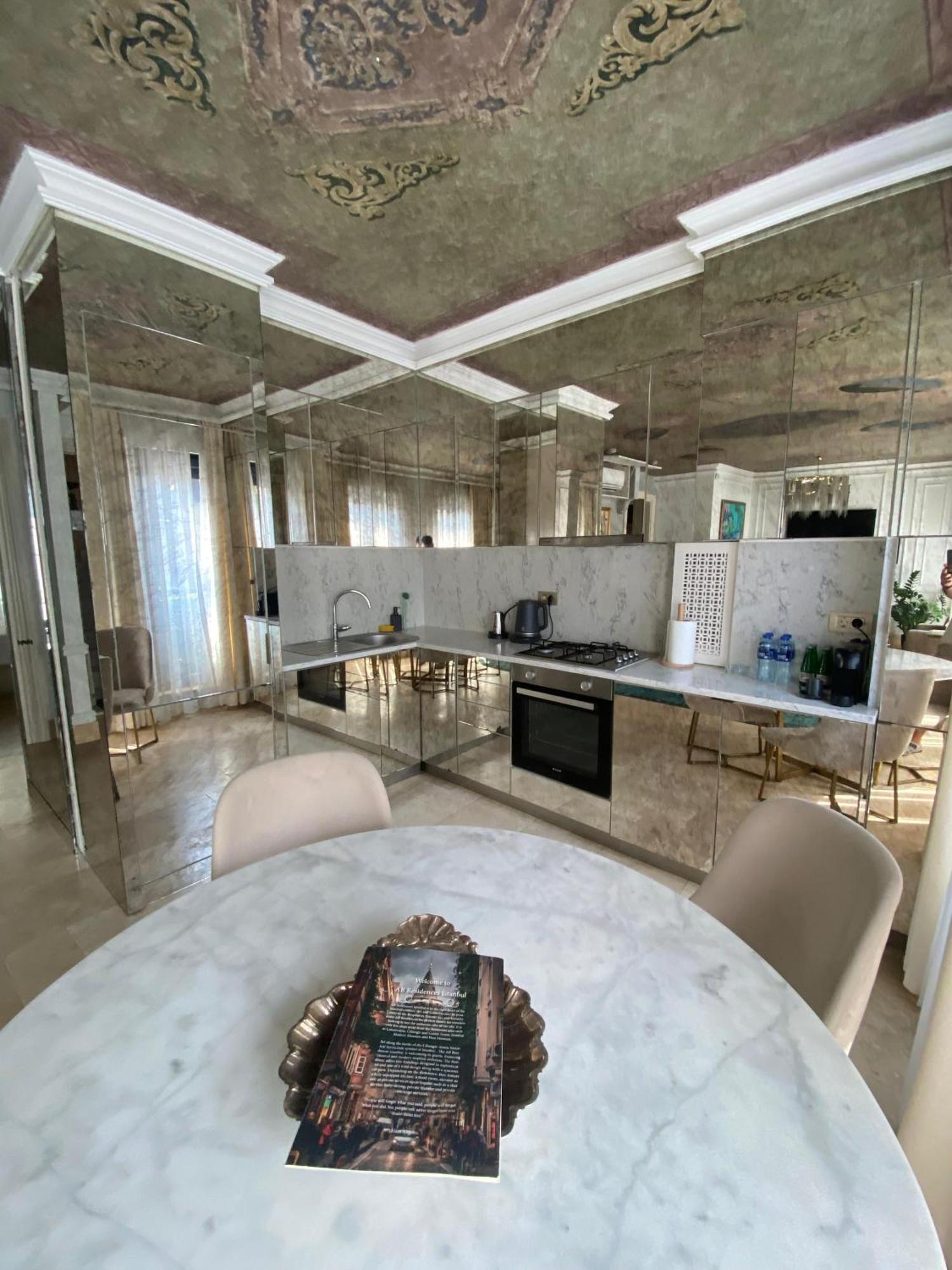 Ab Residences -Cihangir Luxury Antique Apartment Истанбул Екстериор снимка